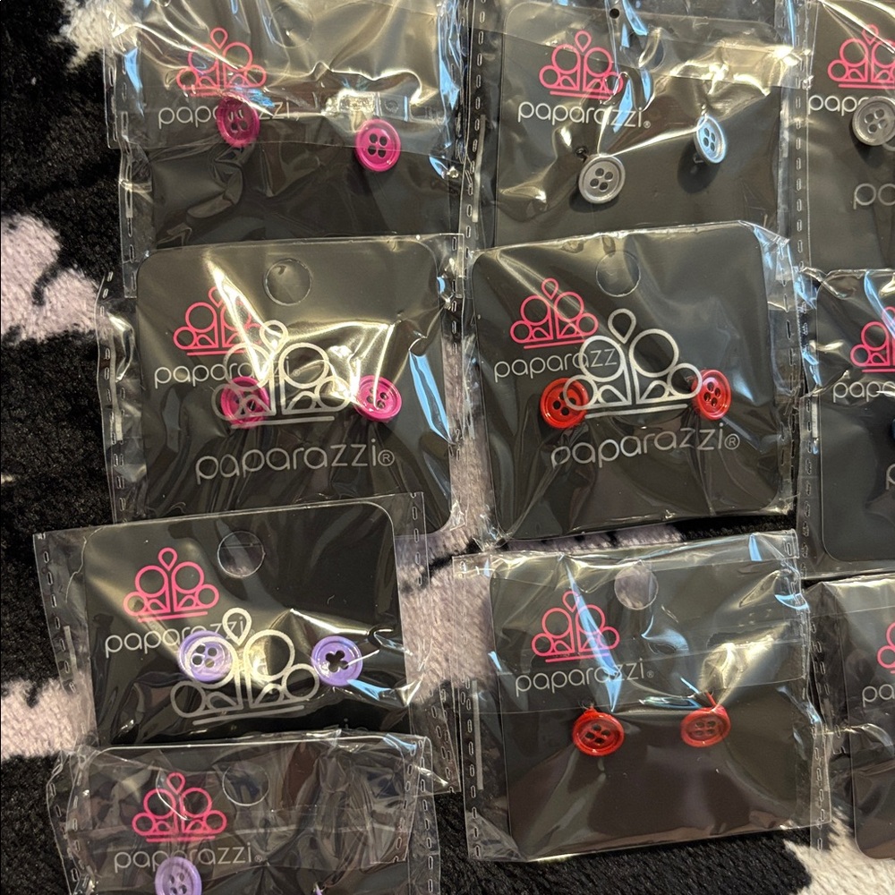 Button earrings - Picture 2 of 4
